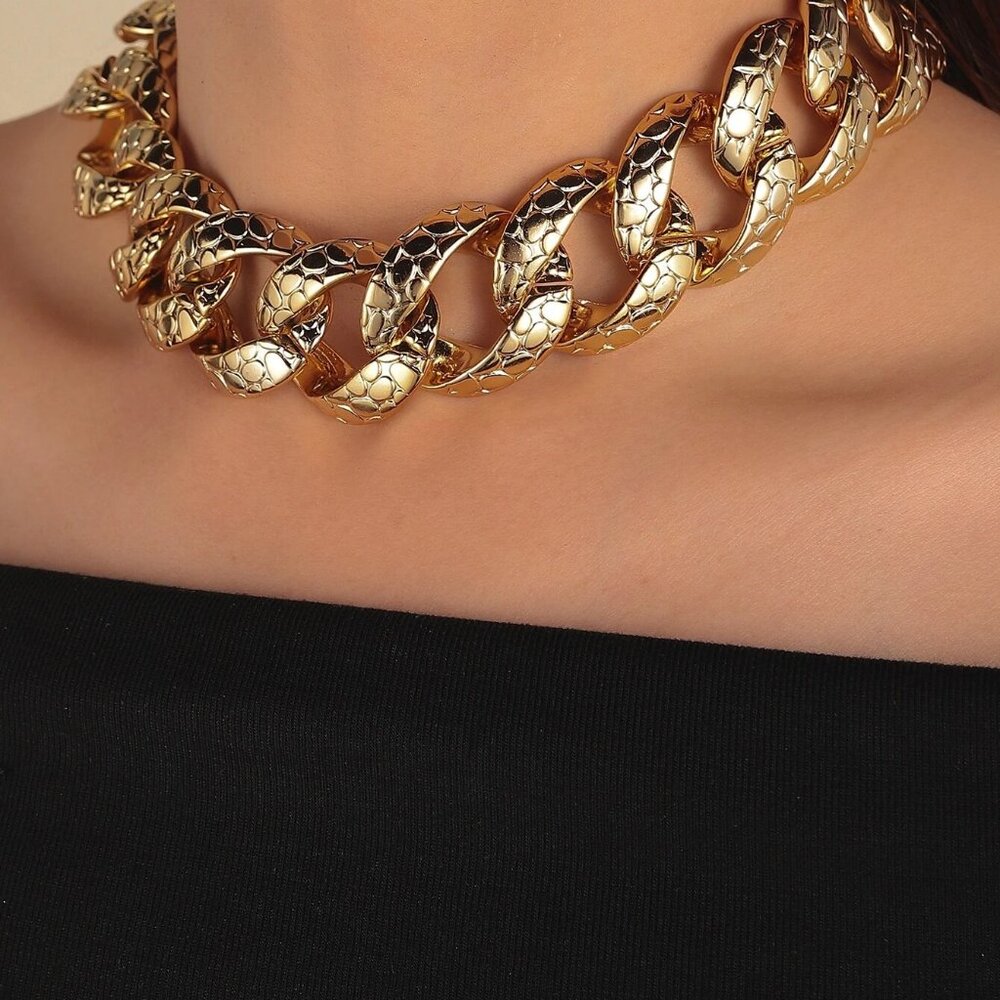 🌹Minimalist Chocker Gold Tone Necklaces